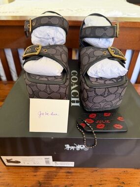 NEW Coach Naomi Flatform Sandals - Size 7